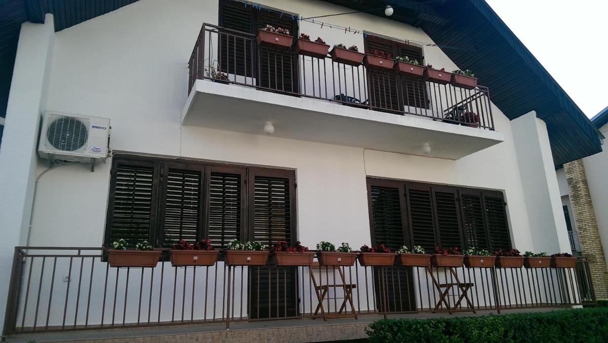 Garden Vila - Housity