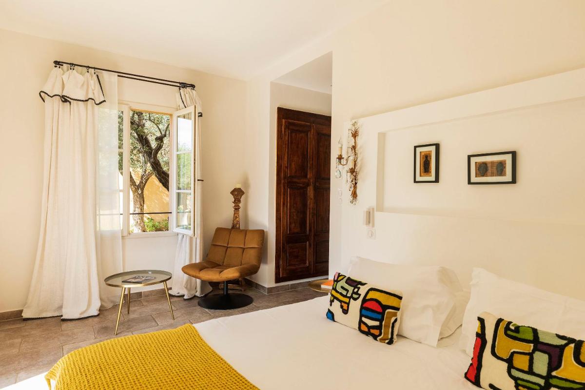 Coin salon dans l'établissement Hôtel La Dimora & Spa