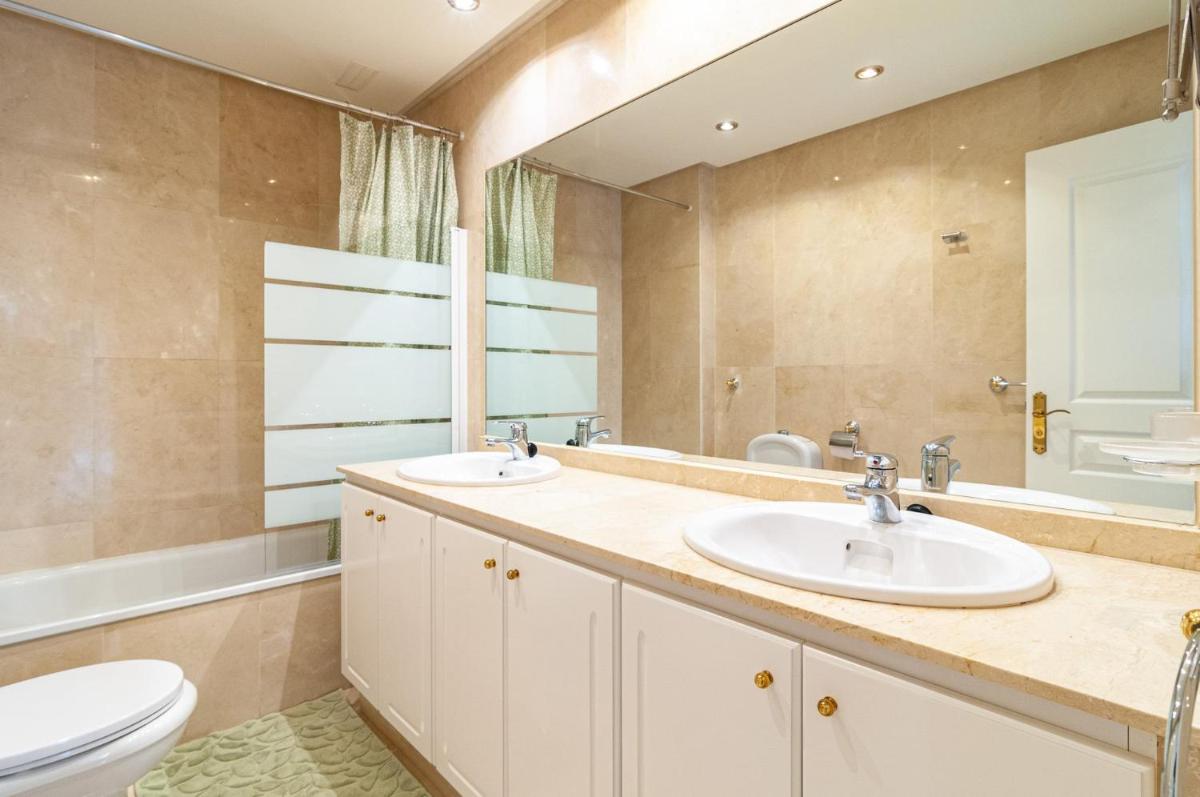 Beautiful 2 Bedroom Penthouse Terrazas Del Duque - Housity