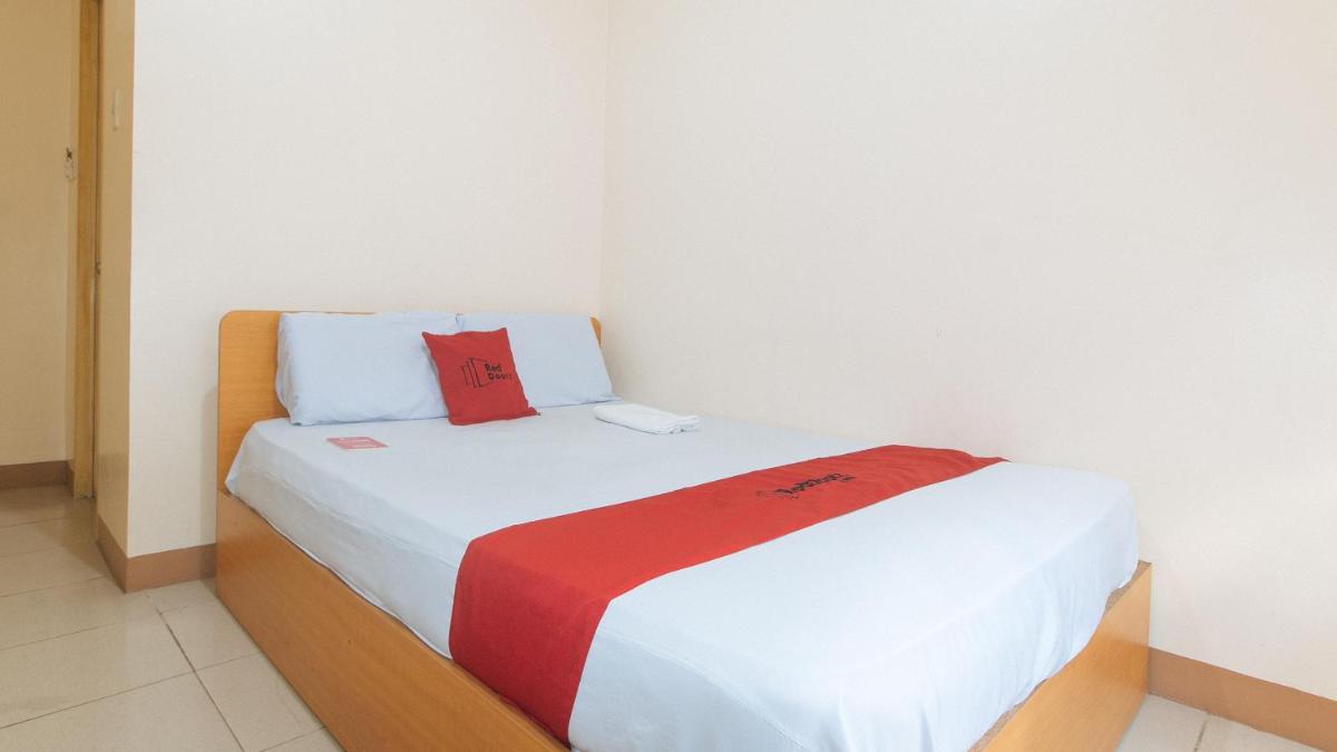 Suitetrails - RedDoorz @ Asiana Pension Inn Mandaue City