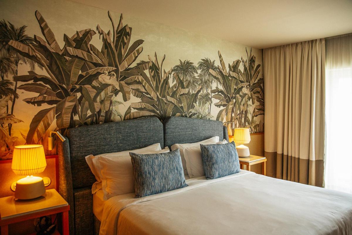 Uma cama ou camas num quarto em Domes Lake Algarve, Autograph Collection