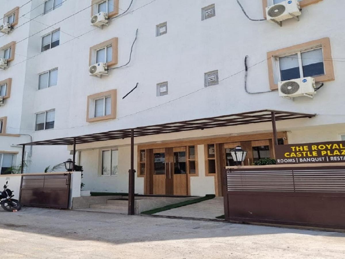 Signum Cityscapes The Royal Castle Plaza - Housity