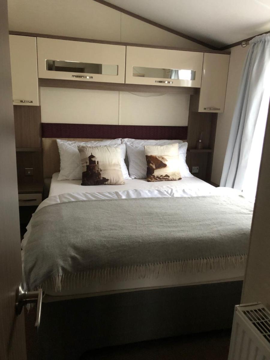 Fulmar 16, Scratby - California Cliffs, Parkdean, sleeps 6, pet friendly - 2 minutes from the beach! - Housity