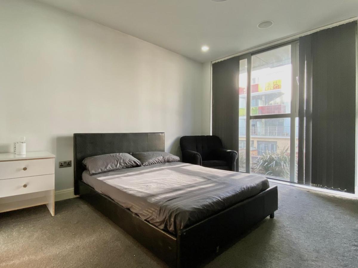 Luxurious En-Suite in the heart of stratford - Housity