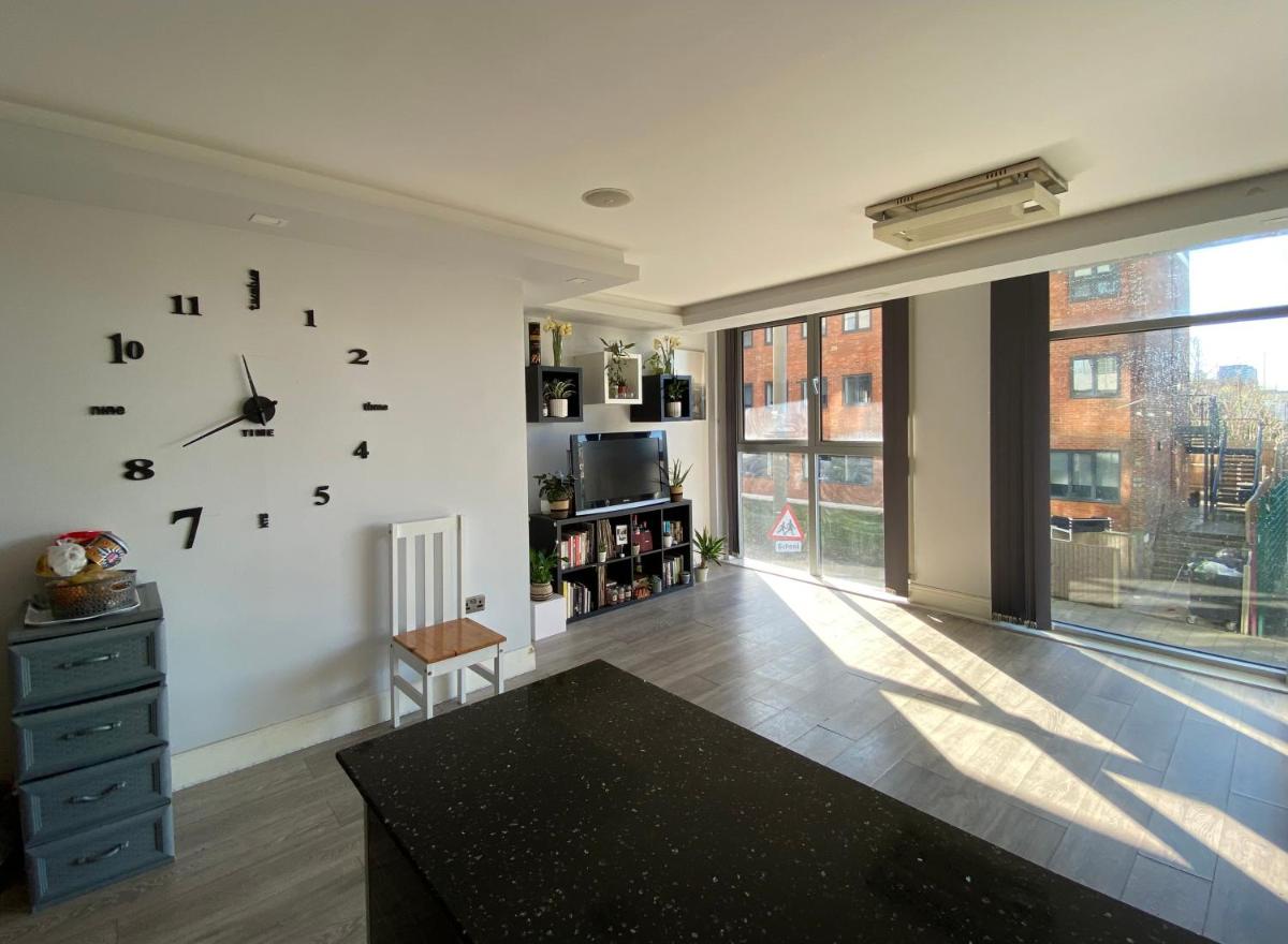 Luxurious En-Suite in the heart of stratford - Housity