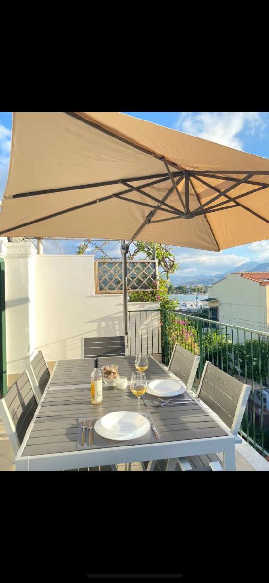 The White Sail - Mondello Apartment with Terrace - casa di vincenzo e andrea - Housity
