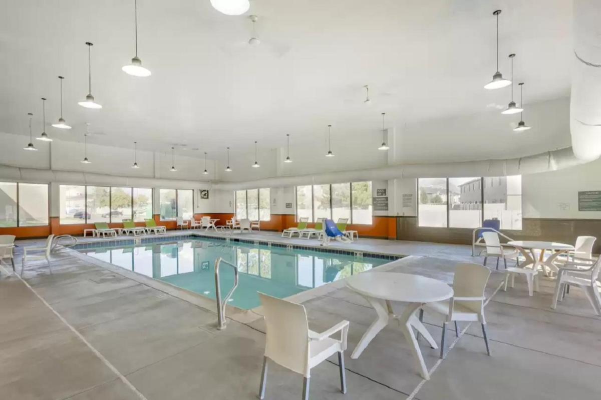 Comfort Suites Ogden Conference Center - Housity