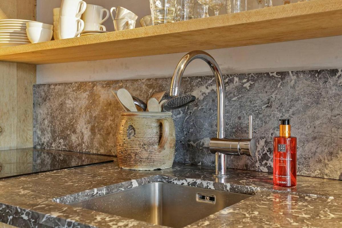 Loft Katelijne Luxurious Escape in the Heart of Historic Bruges - Housity