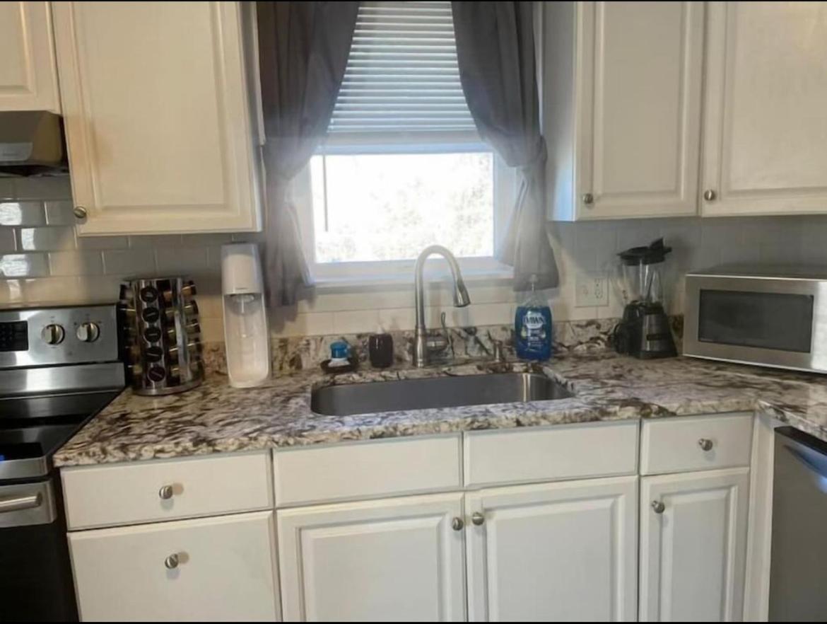 Charming Cottage Historic Falmouth Cape Cod Near Beach and Downtown 2BR 1Bath Deck - Housity
