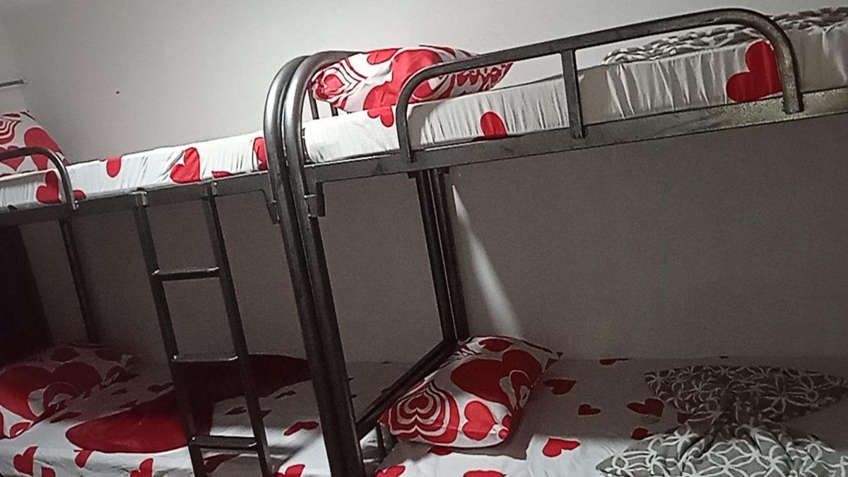 Affordable bedspacer good for 8 with breakfast - Housity