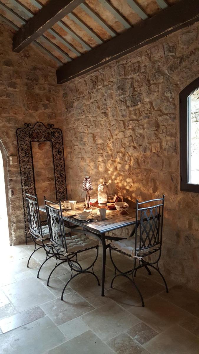 Le Donjon des Combes et son Spa - Housity