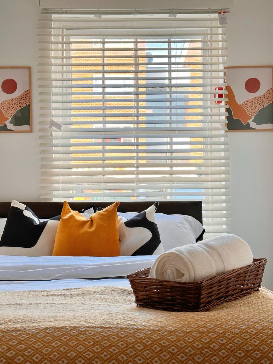 Vibrant comfort (Suitable for Contractors,ShortStays and LongStays) - Housity