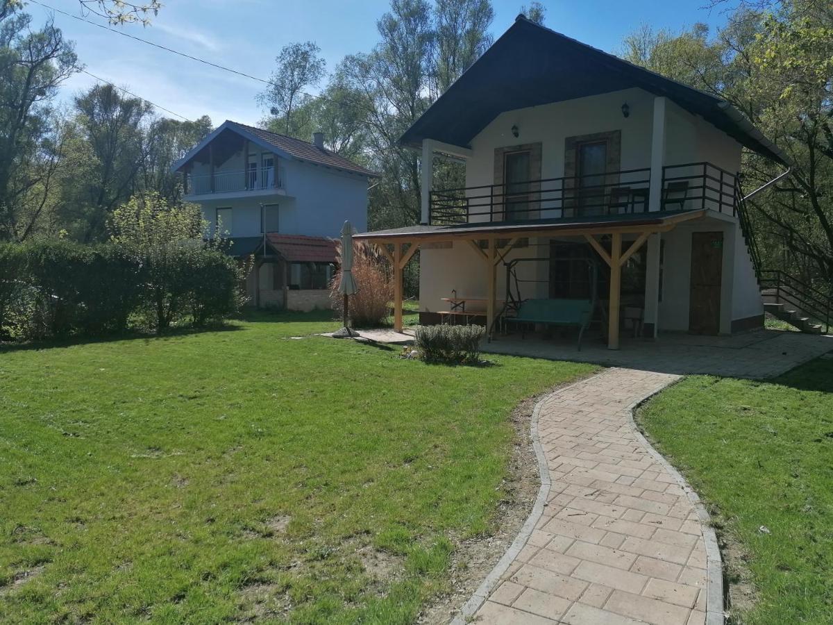 Holiday Home Green House - Housity