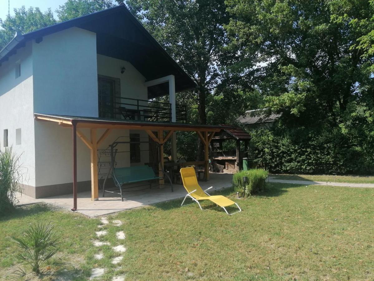Holiday Home Green House - Housity