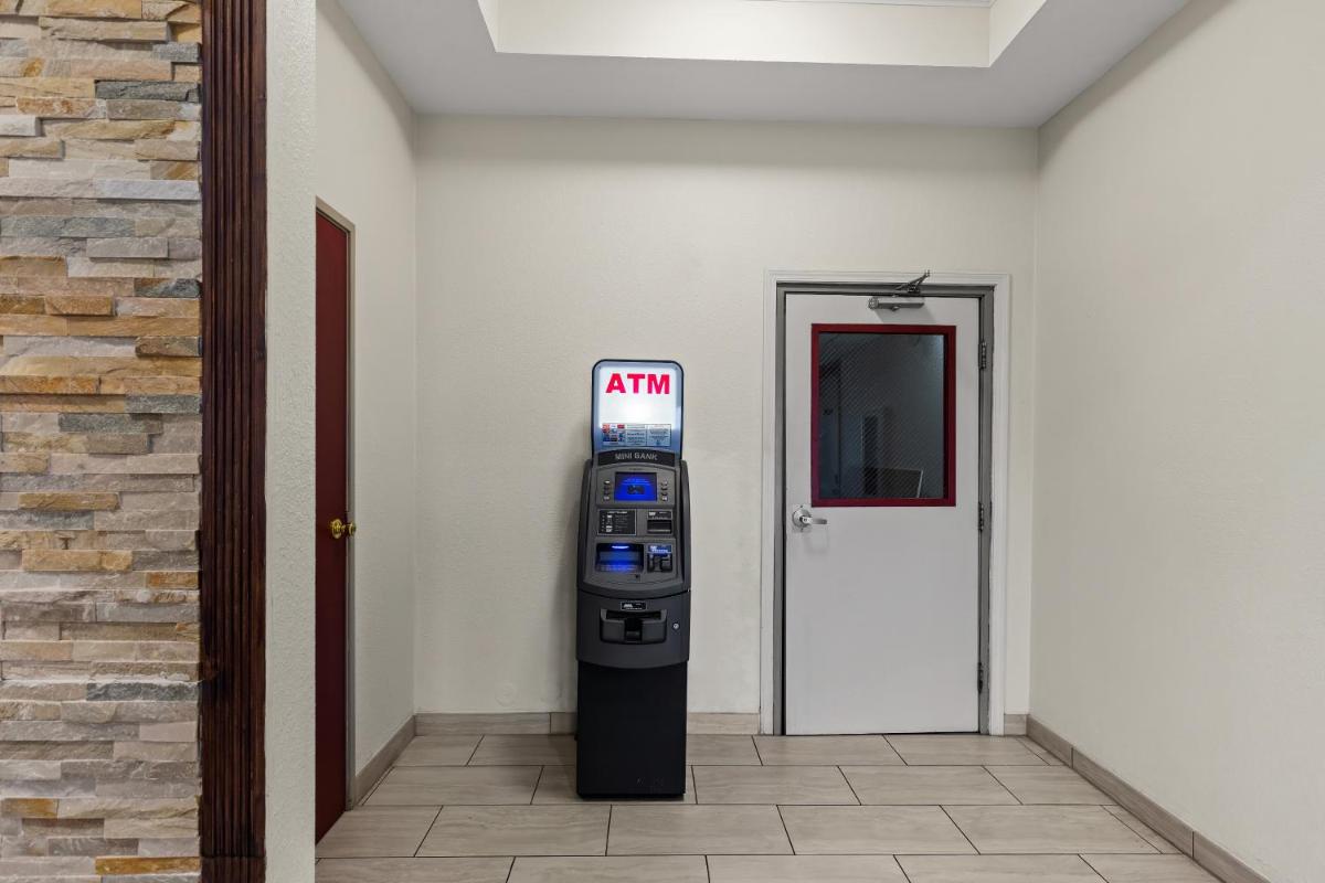 Red Lion Inn & Suites Caseyville - Housity