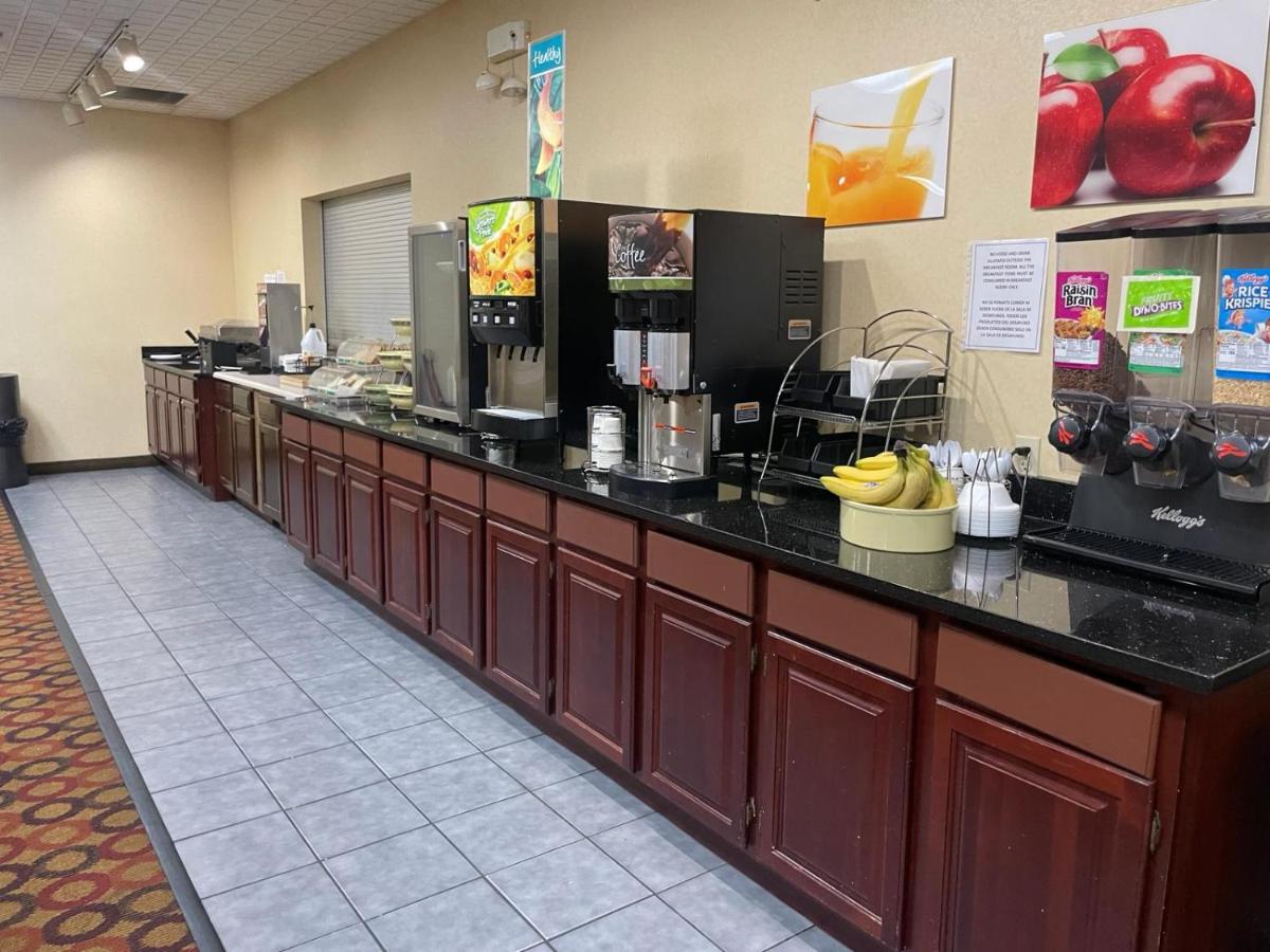 Wilkes-Barre Inn & Suites - Housity