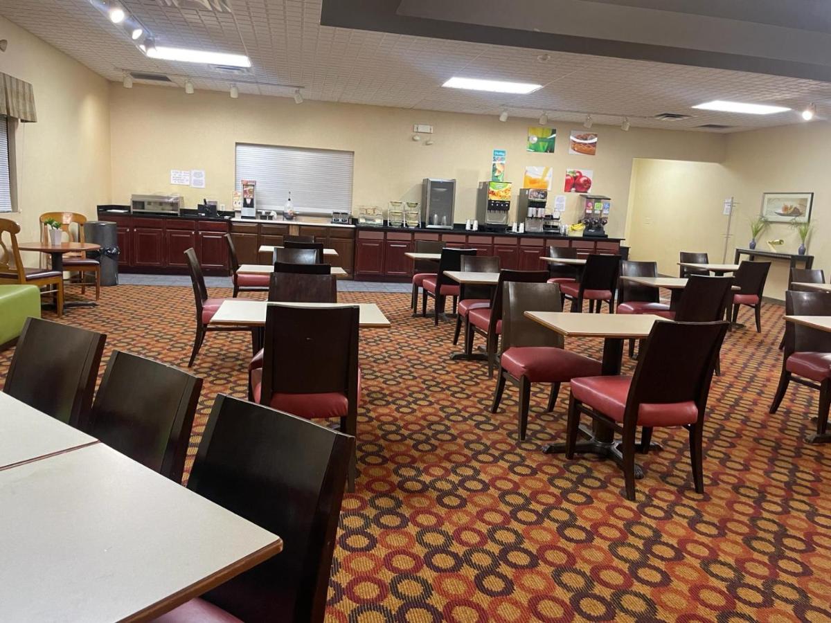 Wilkes-Barre Inn & Suites - Housity