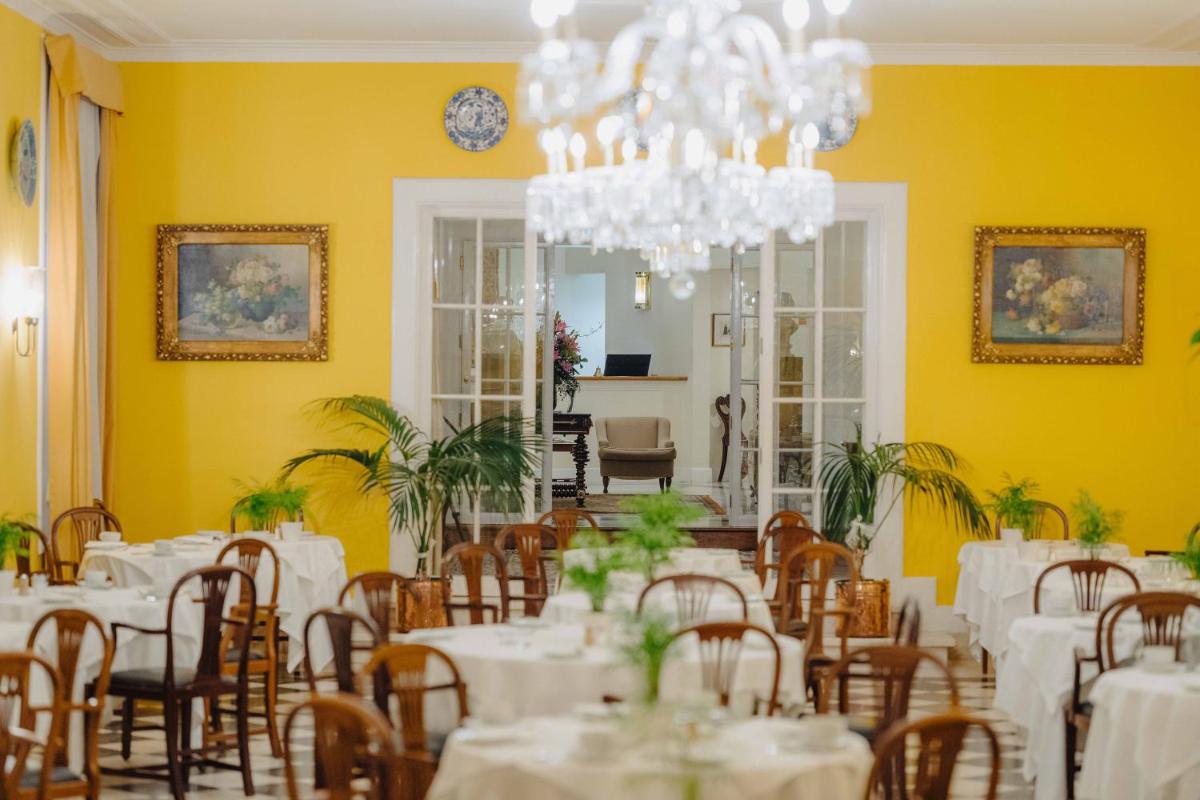 Um restaurante ou outro lugar para comer em Quinta da Bela Vista