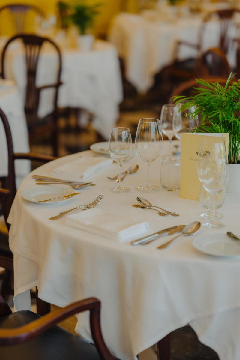 Um restaurante ou outro lugar para comer em Quinta da Bela Vista