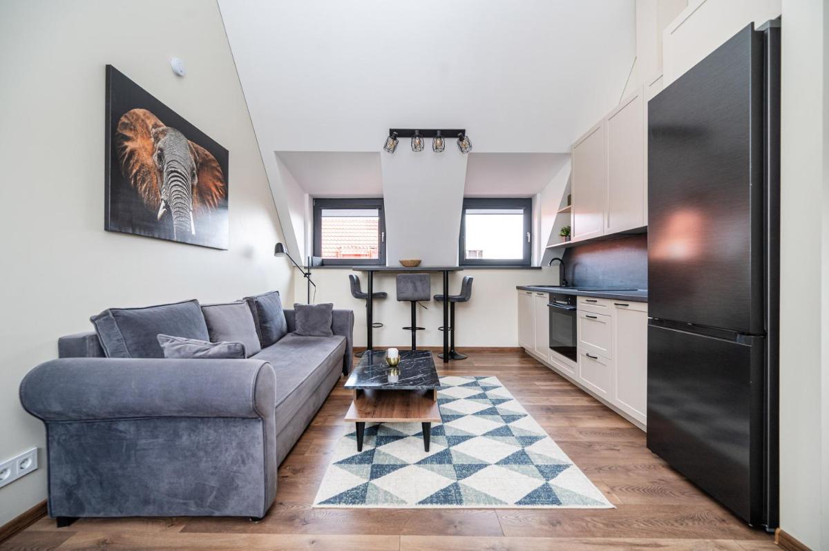 Cozy Central Attic SELF Check In - Housity