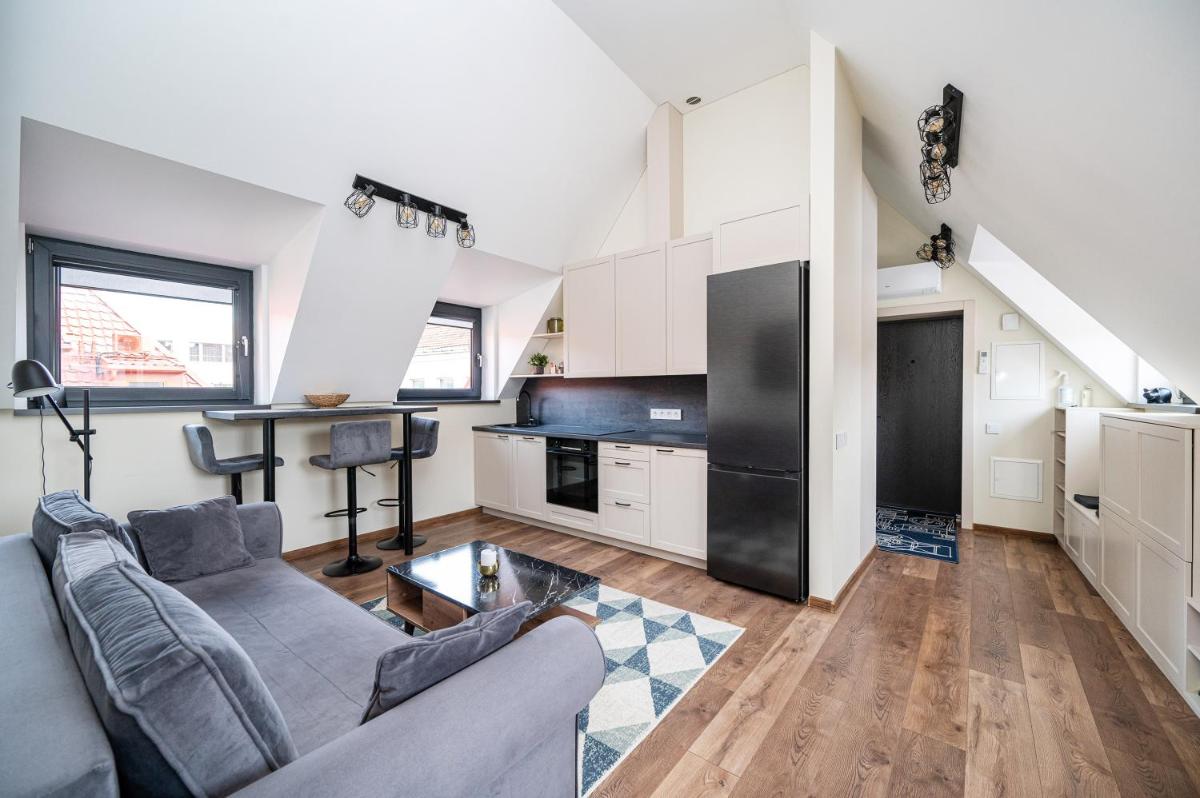 Cozy Central Attic SELF Check In - Housity