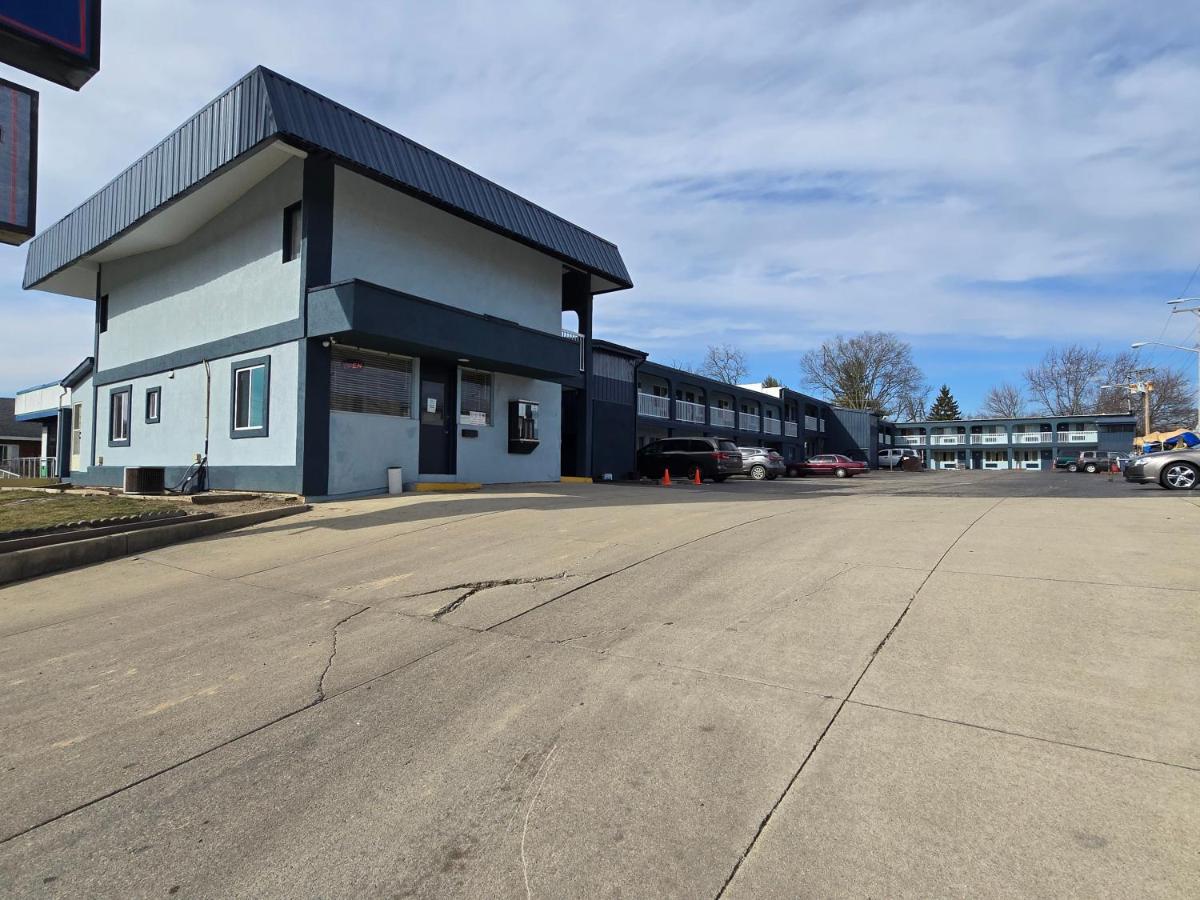 Richmond Inn and Suites - Housity