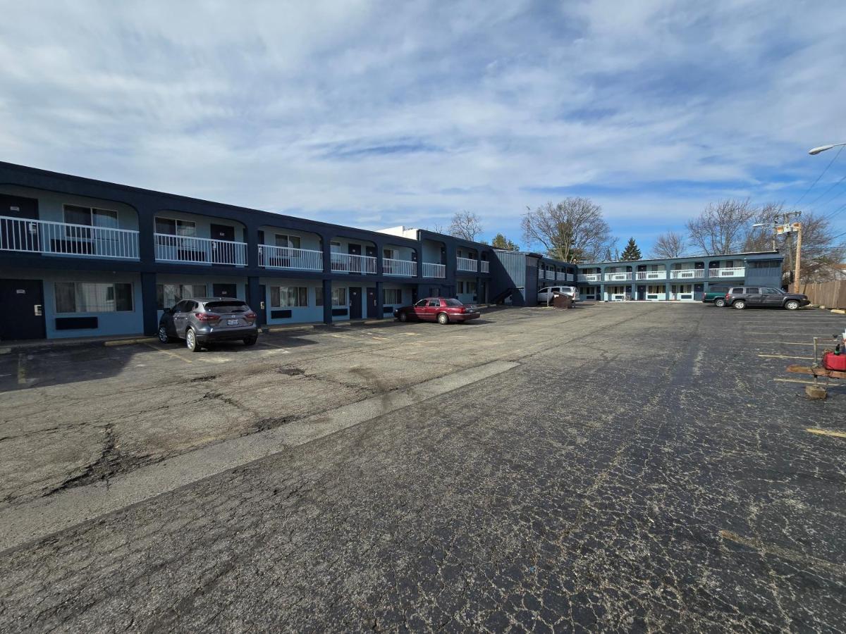Richmond Inn and Suites - Housity