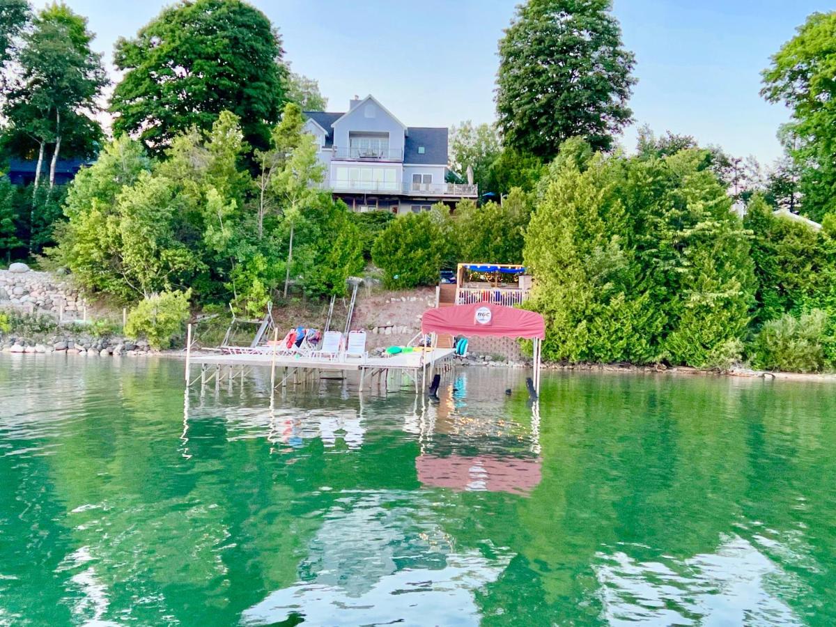 The Torch Lake Bed and Breakfast - Housity