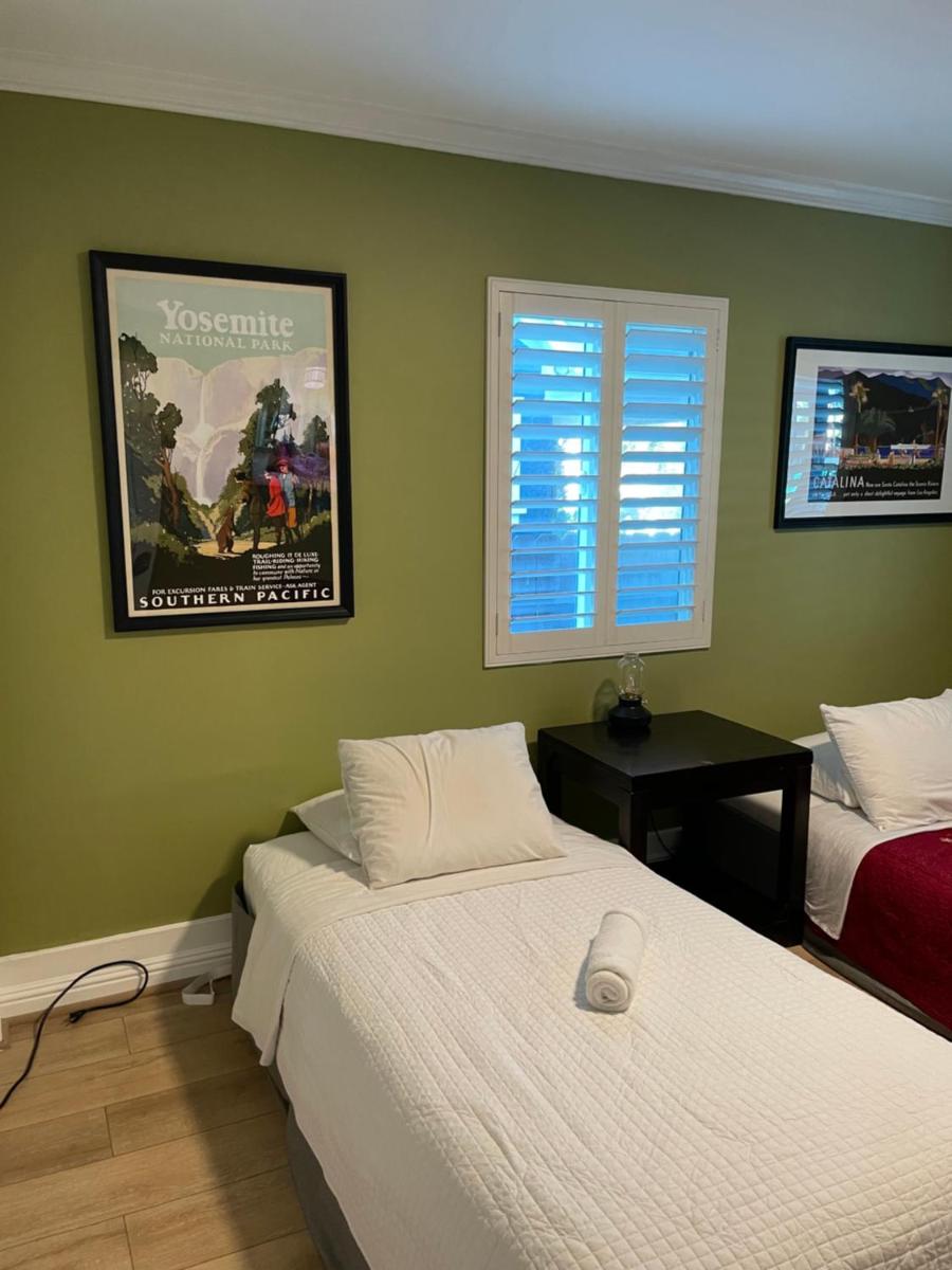 Private Room in Los Angeles with WIFI and AC and Private Fridge!!! - Housity