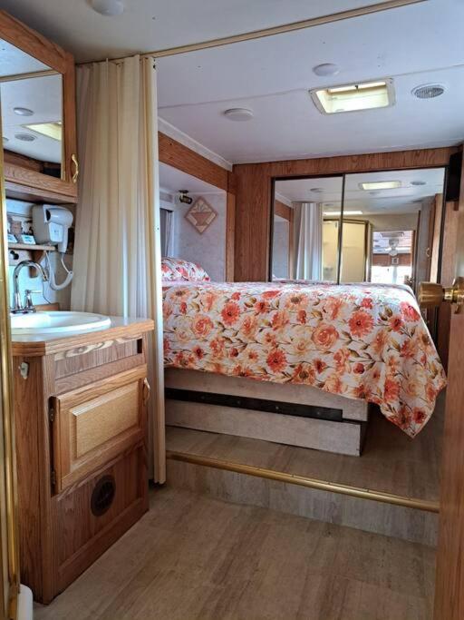 Sunset Trailer Park RV # 3 - Housity