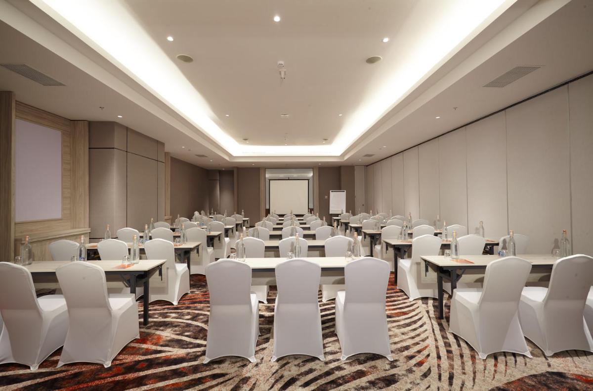 HARRIS Hotel & Convention Cibinong City Mall Bogor - Housity