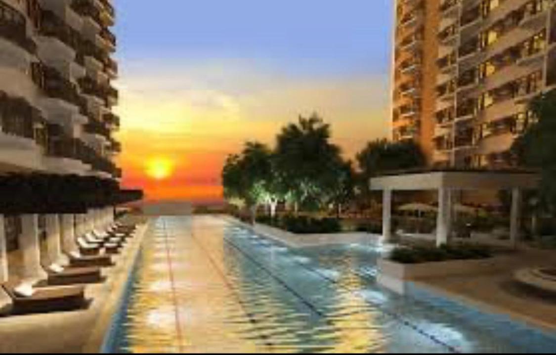 Suitetrails - BEST VALUE ECondo at RADIANCE MANILA BAY near Airport, Star City, PICC, MOA