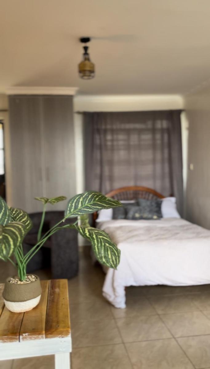Suitetrails - Rooftop Studio Apartment - Mirema