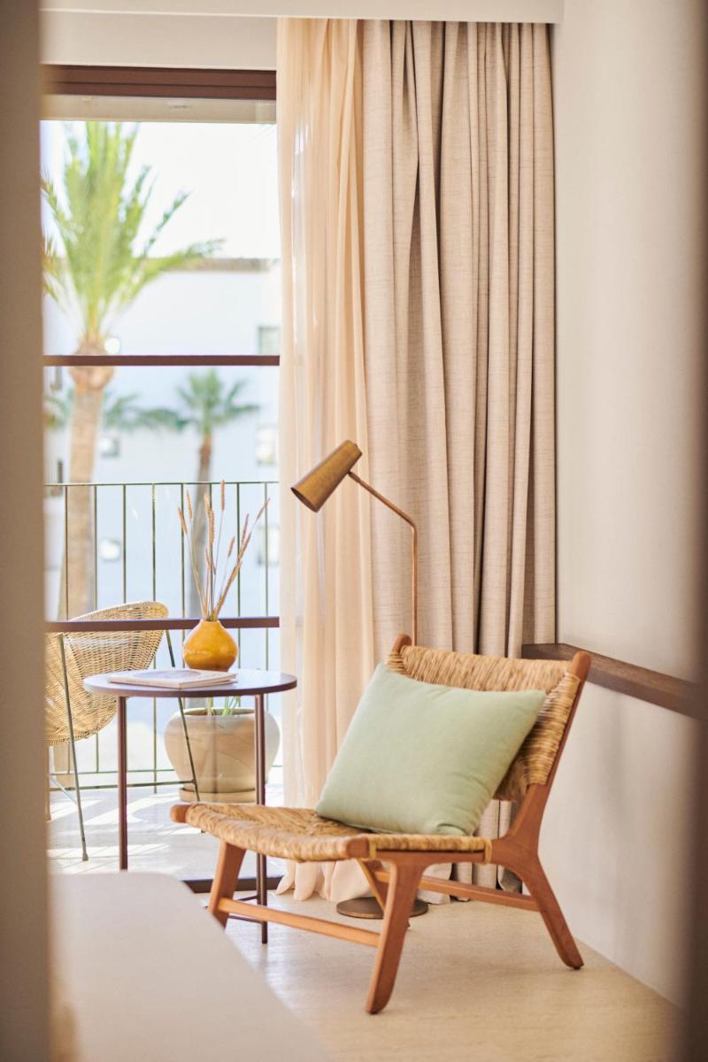 Un balcón o terraza de La Zambra Resort Mijas - Marbella - The Unbound Collection by Hyatt