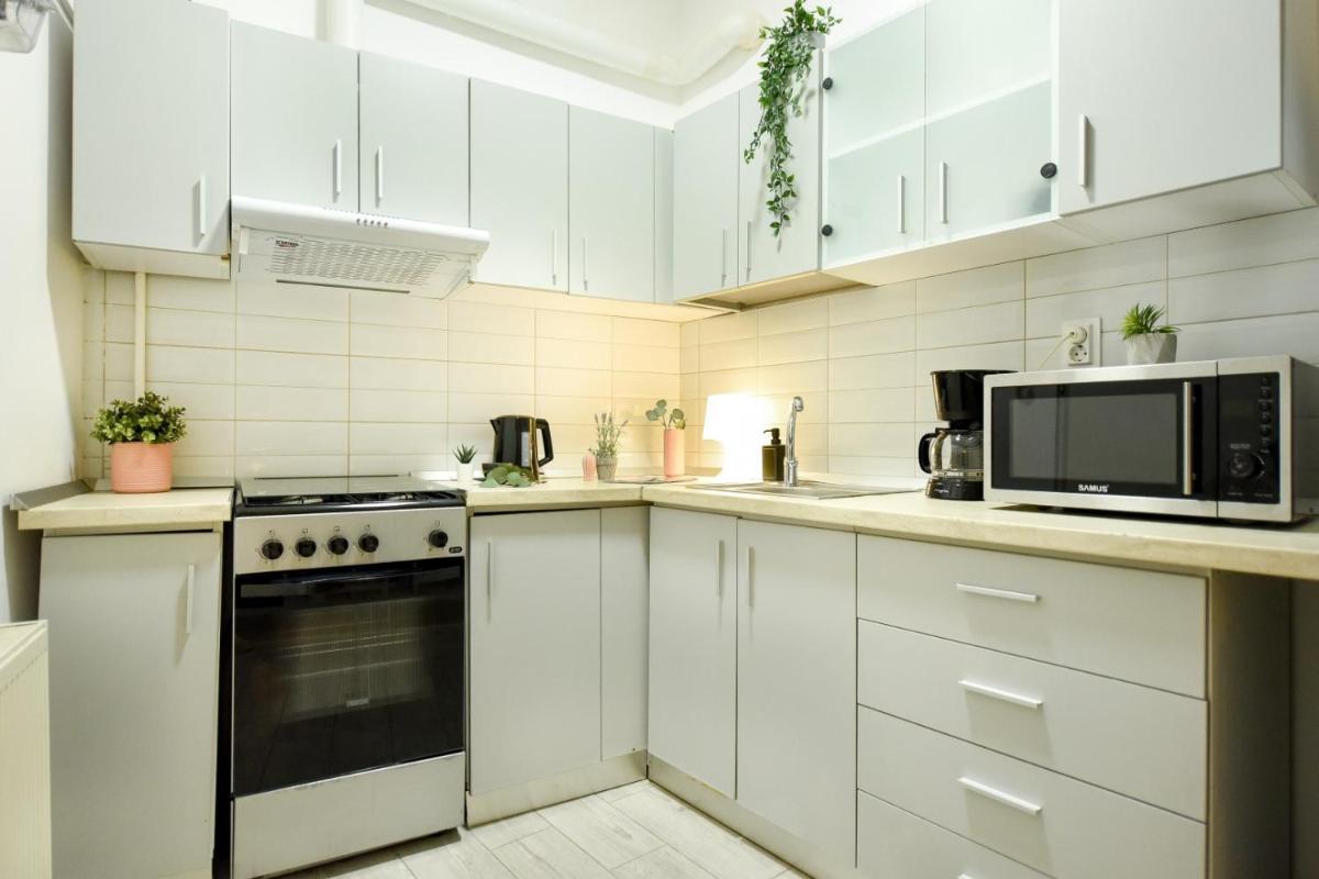 Bucharest's Heartbeat - Cozy Studios on Smardan Street - Housity