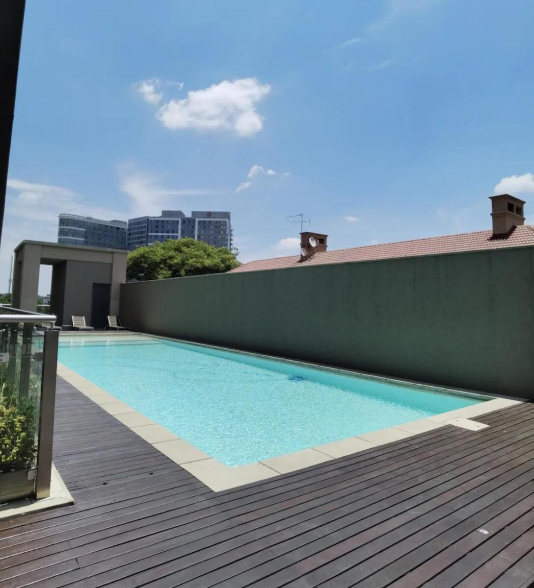 Suitetrails - Love Luxe @ Sandton skye