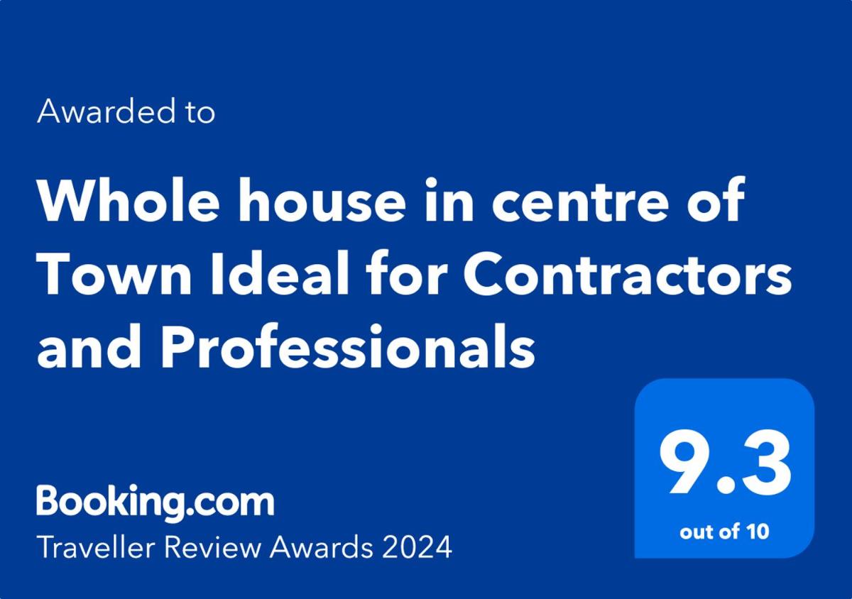 Whole house in centre of Town Ideal for Contractors and Professionals - Housity