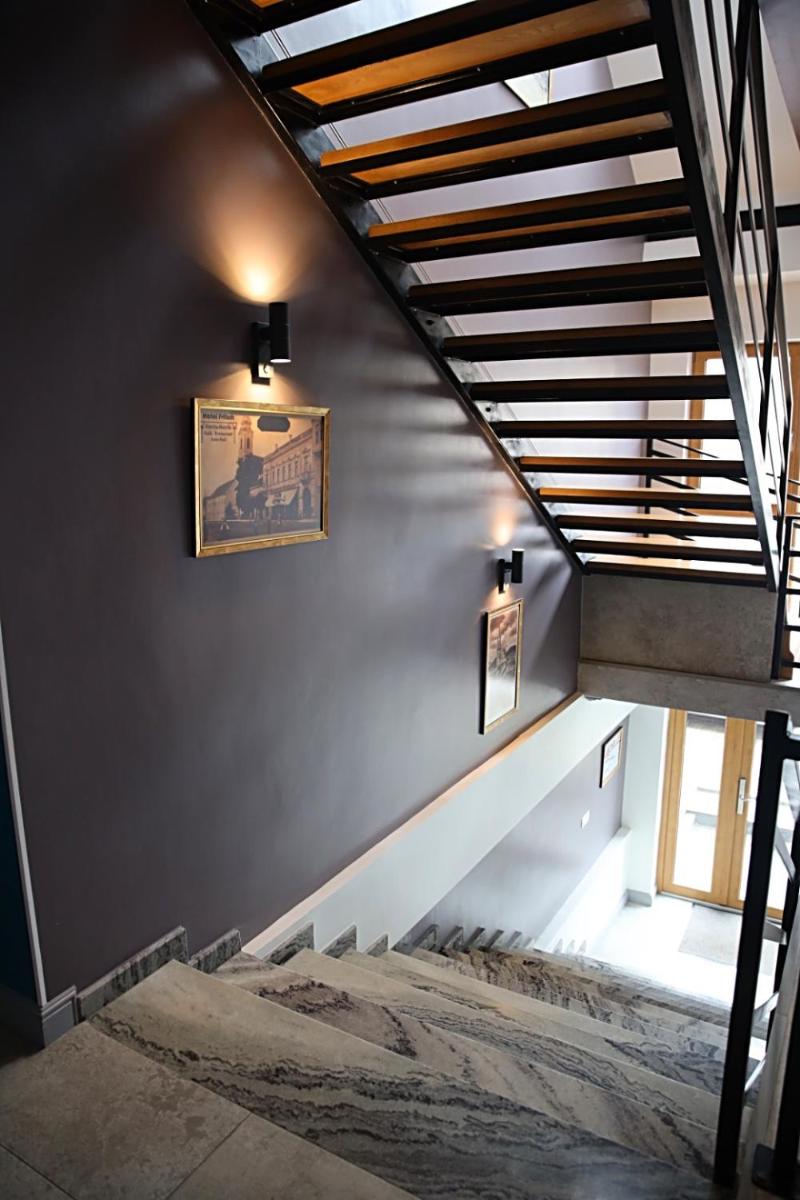 English House - Housity