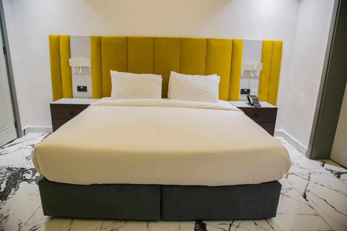 The Safron Hotel - Housity