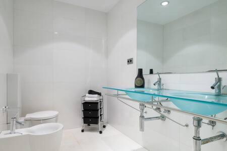 The Collection Barcelona - Wonderful 2-bd apart with balcony Plaza Cataluña - Hizvo