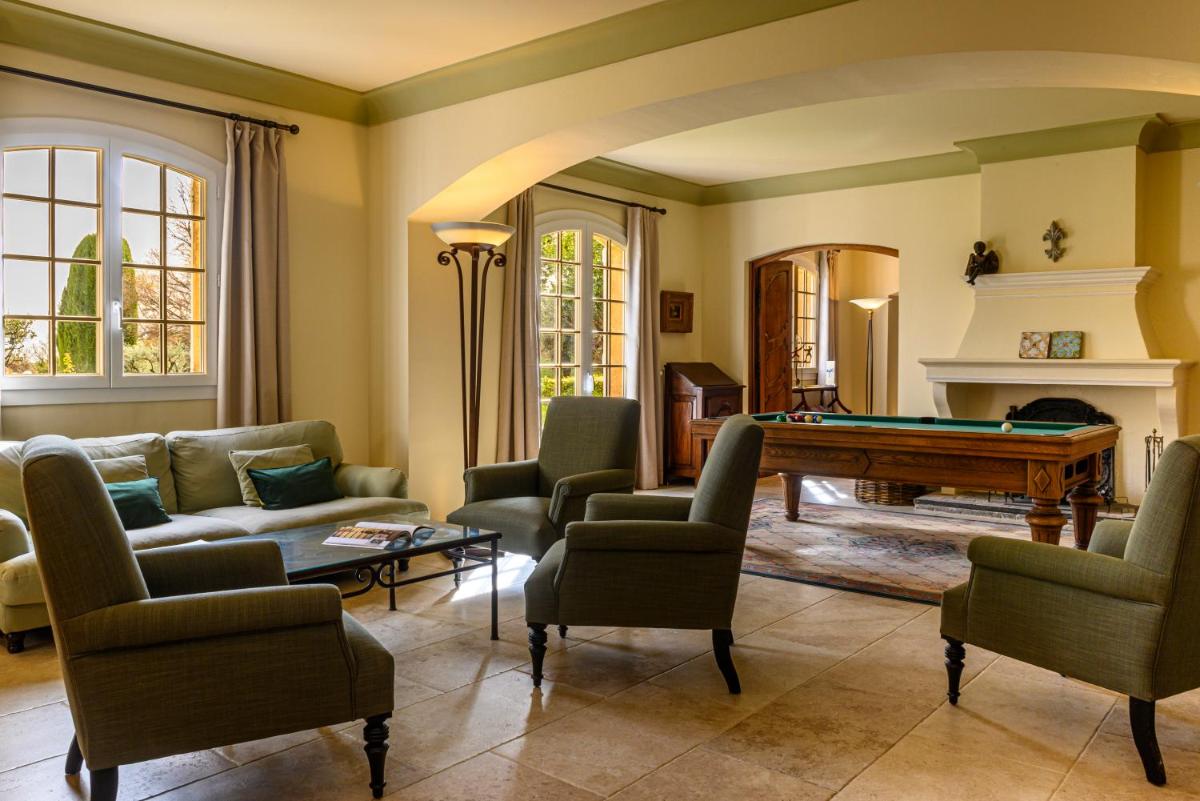 Coin salon dans l'établissement La Bastide du Calalou Hotel & Spa, BW Signature Collection