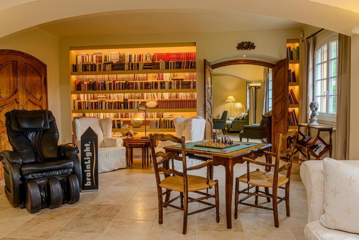 Coin salon dans l'établissement La Bastide du Calalou Hotel & Spa, BW Signature Collection