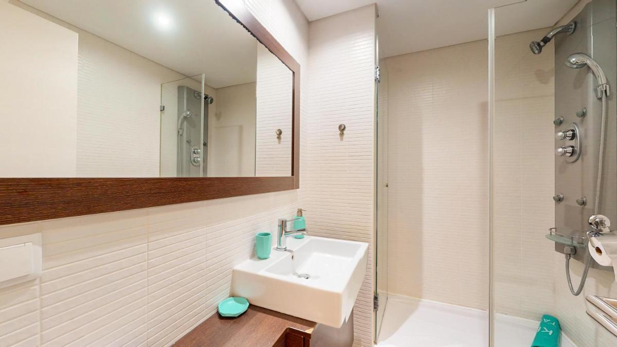 Happy Building By GW Holidays - Housity
