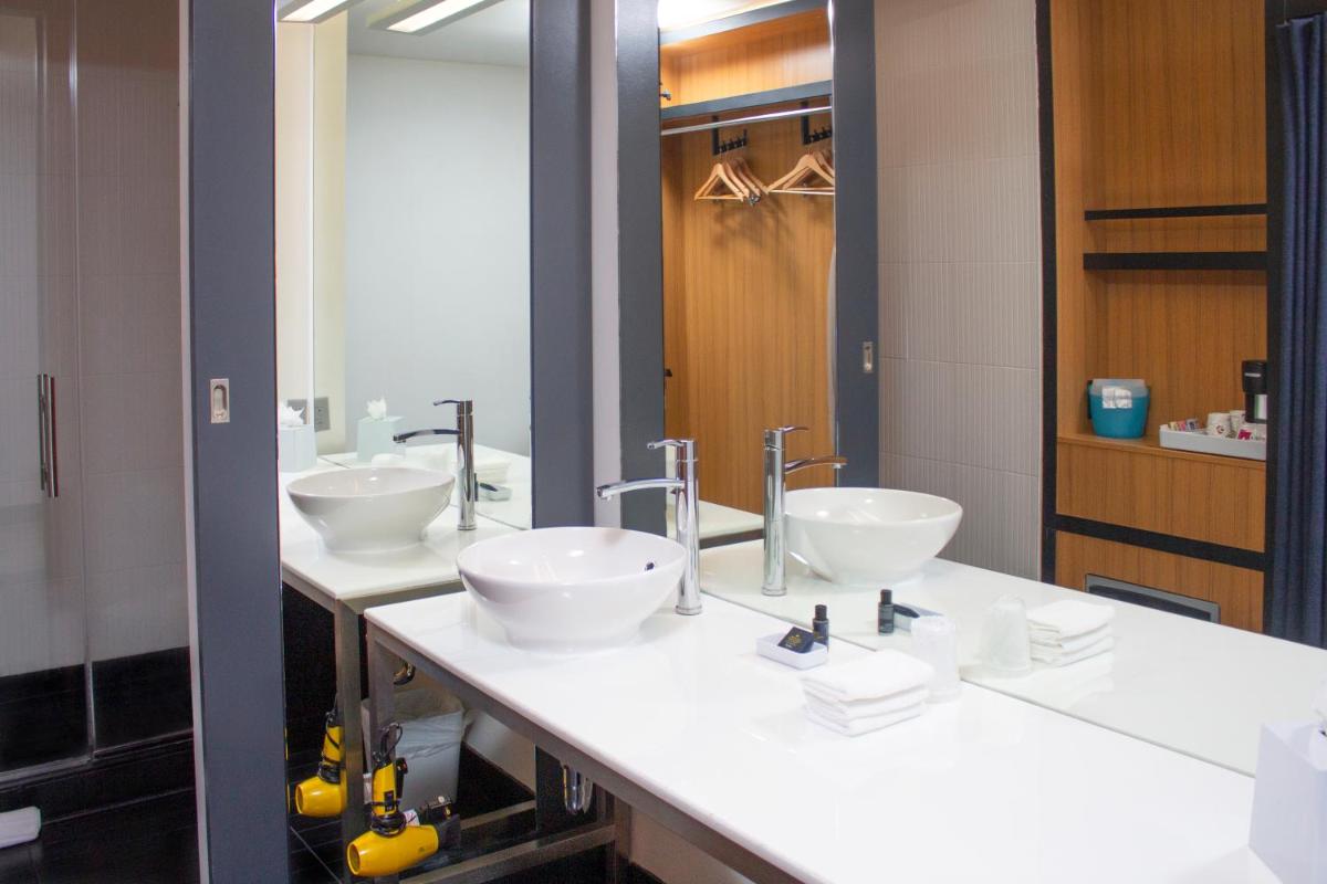 Aloft Miami Doral - Housity
