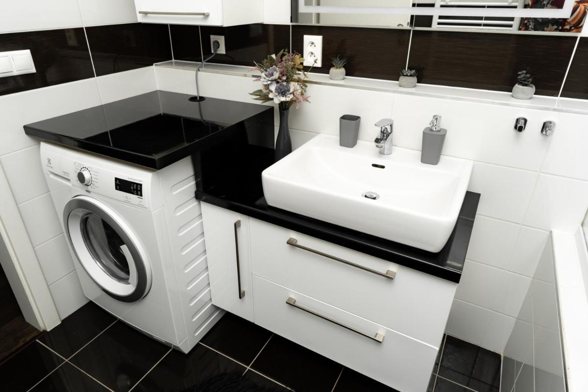 Suitetrails - BNB New Beautiful Apartment in the Center of Ostrava with option Garage Parking
