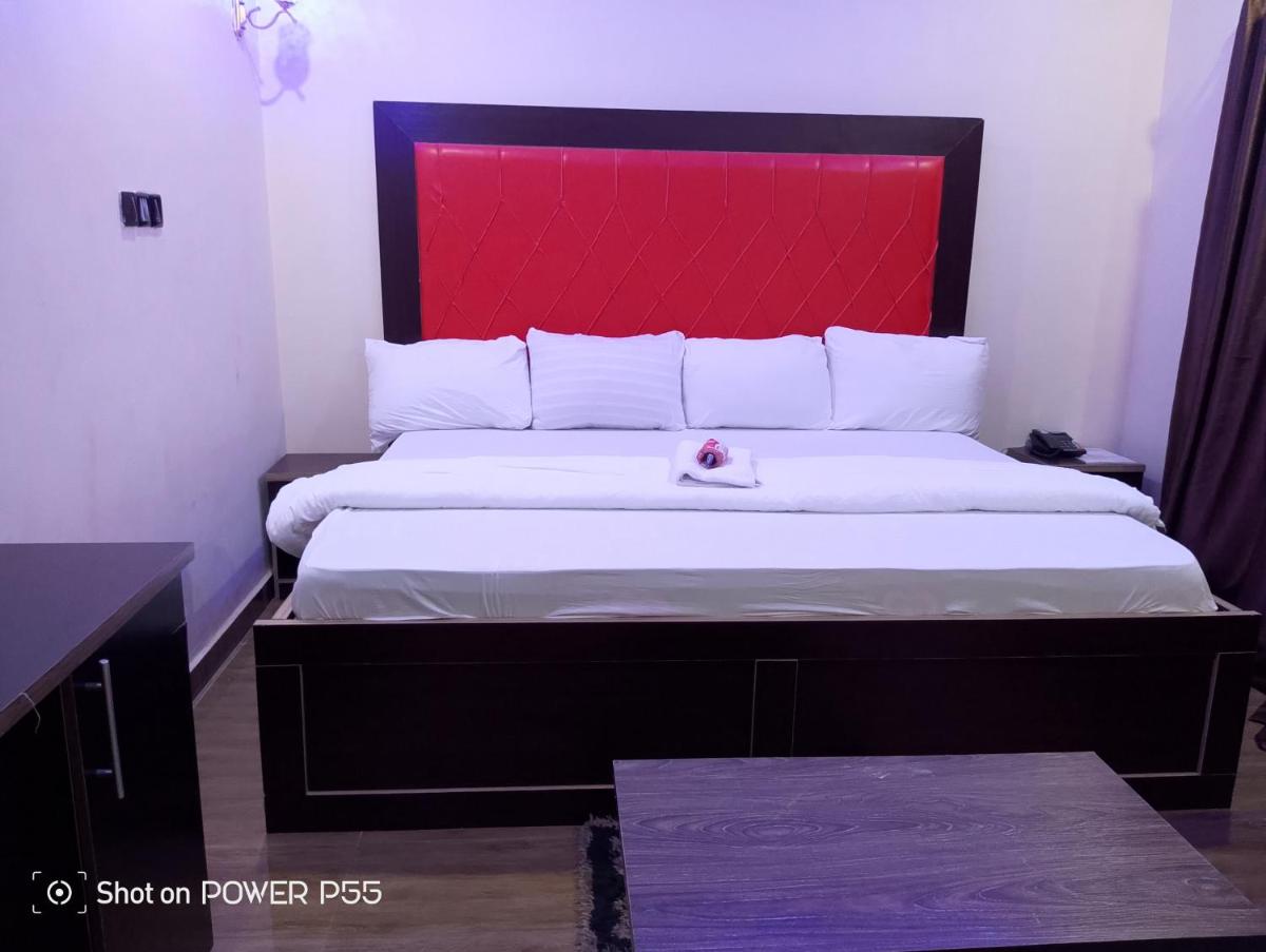 Charles deluxe hotel and apartments - Housity