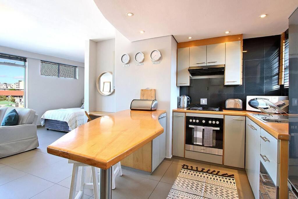 Morakani Studio 503 in Green Point. - Housity