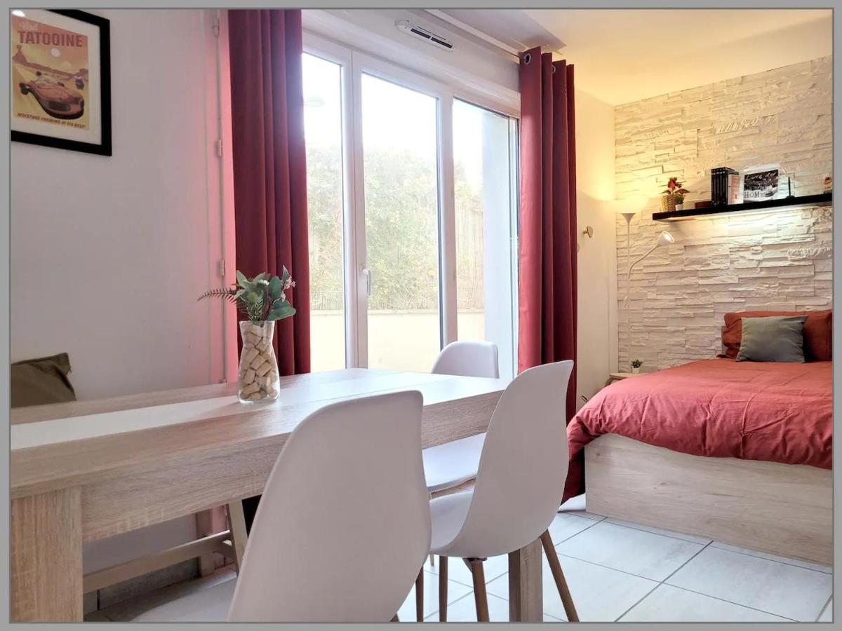 Appartement avec salle de jeux privée,10min de disney transport en commun 6 couchages - Housity