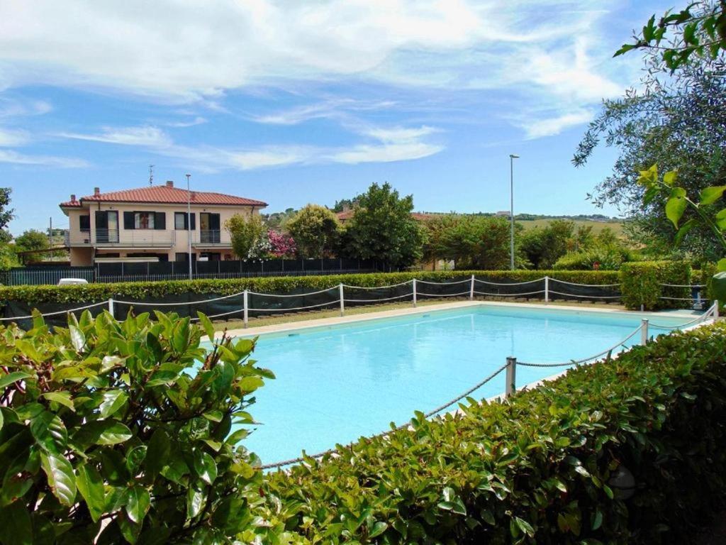 N036 - Numana, bilocale con terrazzo in residence con piscina - Housity