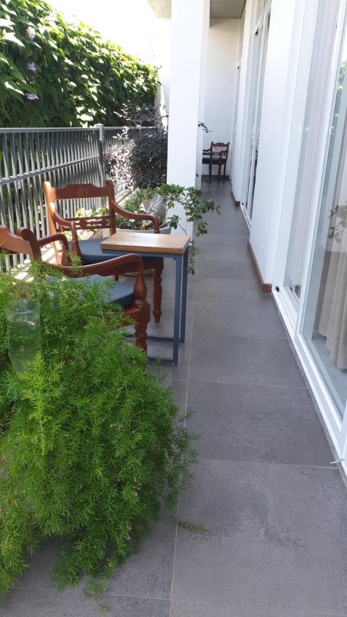 Hikka Hill Loft - Housity